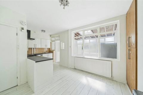 4 bedroom semi-detached house to rent, Wakemans Hill Avenue, London, NW9