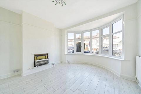 4 bedroom semi-detached house to rent, Wakemans Hill Avenue, London, NW9