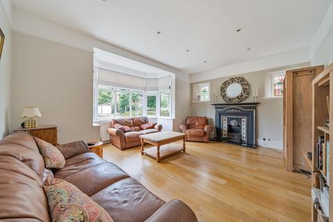15 Lake Avenue, Bromley, BR1 4EN