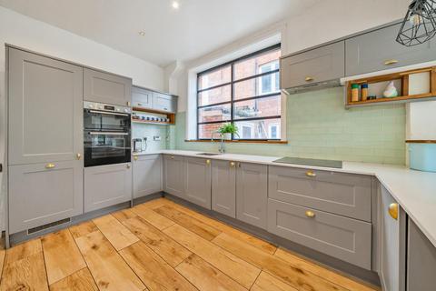 15 Lake Avenue, Bromley, BR1 4EN