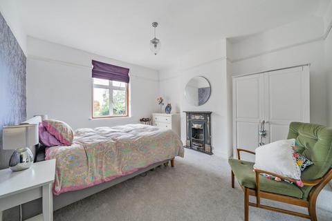 15 Lake Avenue, Bromley, BR1 4EN