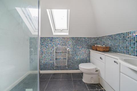 15 Lake Avenue, Bromley, BR1 4EN