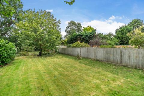 15 Lake Avenue, Bromley, BR1 4EN