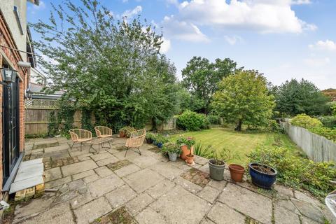 15 Lake Avenue, Bromley, BR1 4EN