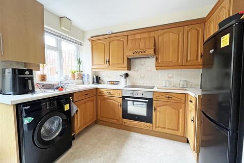 2 bedroom townhouse to rent, Downham Close, Nottingham NG5