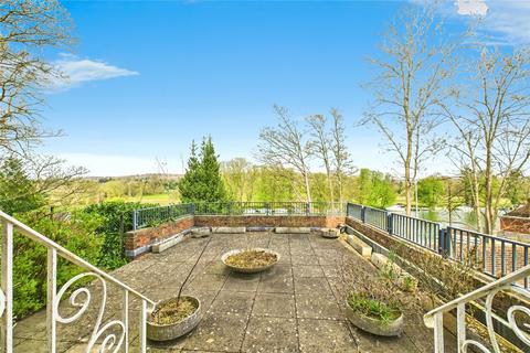 undefined, Shooters Hill, Pangbourne, Reading, Berkshire, RG8