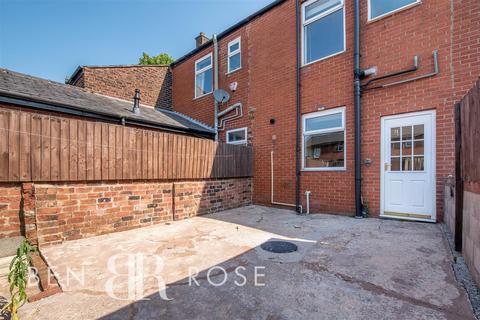 2 bedroom terraced house to rent, Hindley Street, Chorley