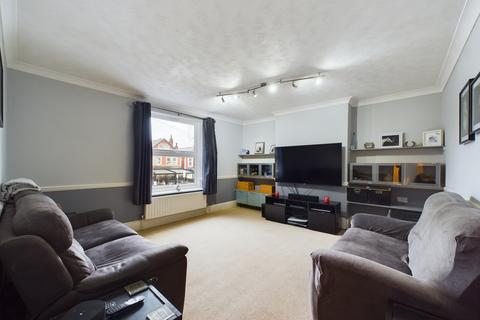 2 bedroom flat for sale, Norcot Road, Tilehurst, Reading, RG30