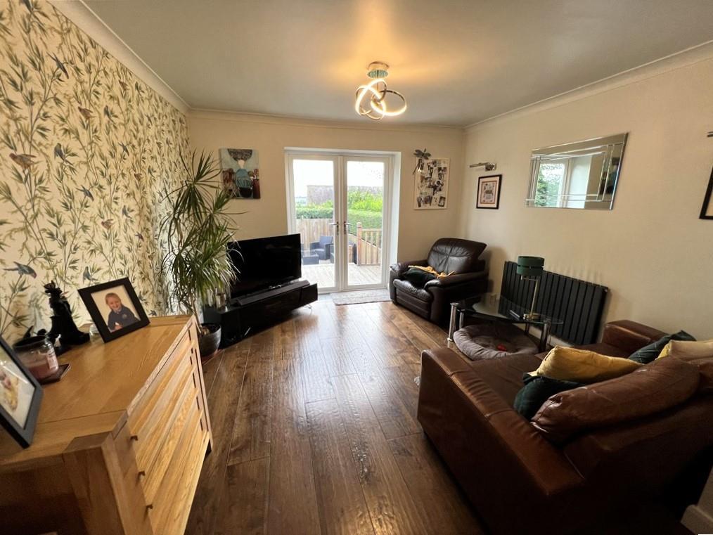 Lounge/Dining Area
