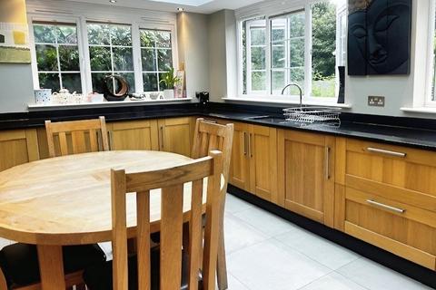 undefined, Oakhurst Rise, Carshalton SM5