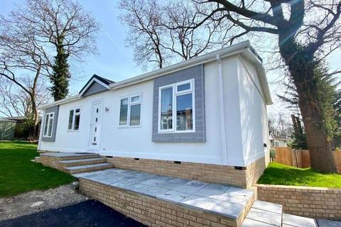 2 bedroom park home for sale, Cheltenham Gloucester