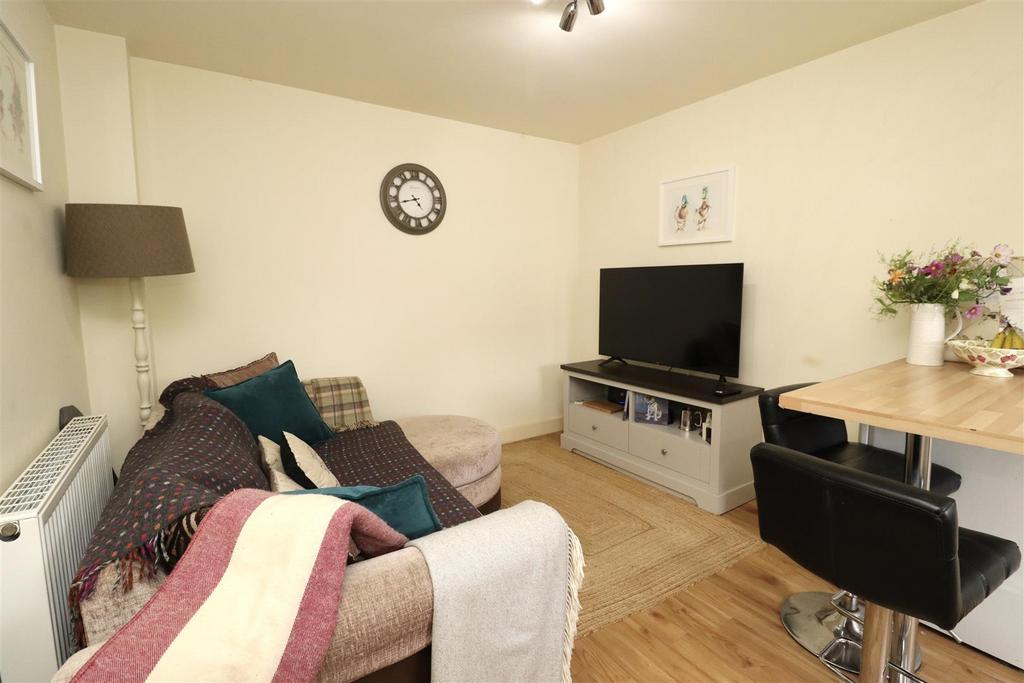 Burleys Yard, Holme On Spalding Moor... 2 bed semidetached house to