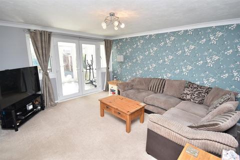 3 bedroom end of terrace house for sale, Catherine Close, East Hanningfield