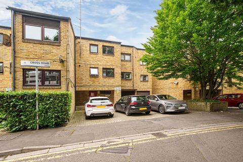 1 bedroom apartment for sale, Lawn Road, Uxbridge, Middlesex