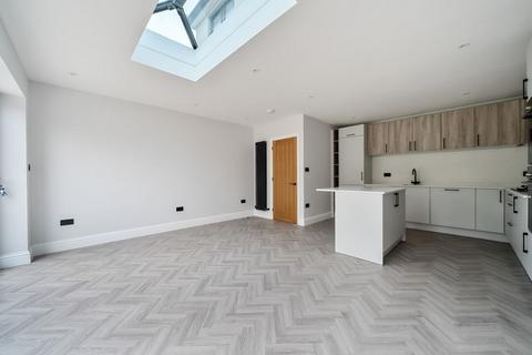 76 Brookfield Road, Bedford, MK41 9LJ