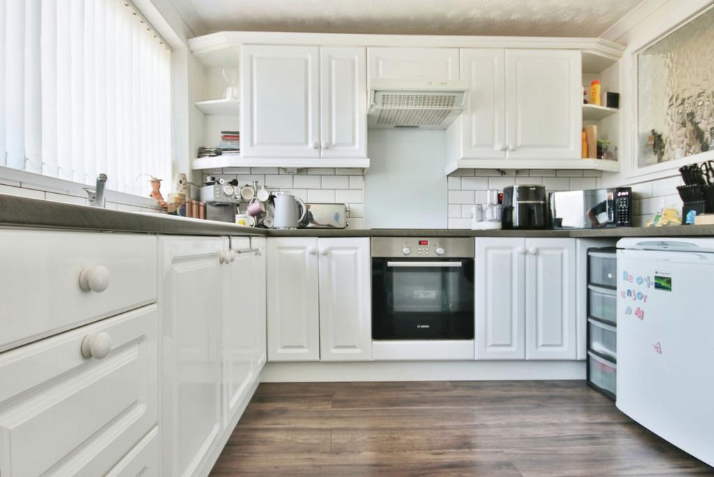 Rockford Avenue, Hull, HU8 8JB 2 bed terraced house for sale £120,000