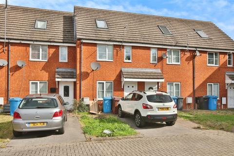 3 bedroom townhouse for sale, Wormley Court, Hull, HU6 8BQ