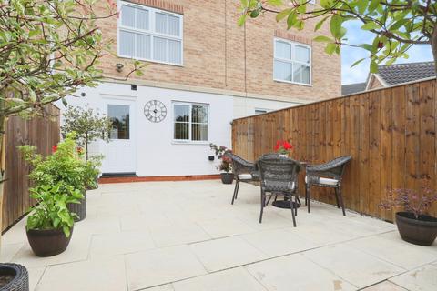 3 bedroom townhouse for sale, Philip Larkin Close, Hull, HU6 7FB