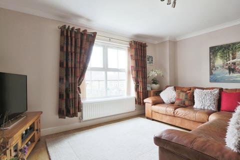 3 bedroom townhouse for sale, Philip Larkin Close, Hull, HU6 7FB