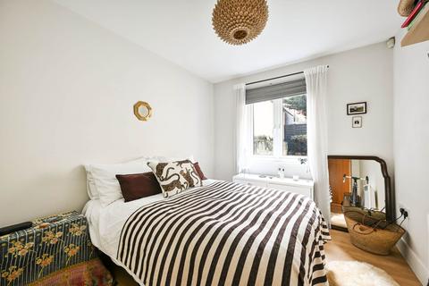 2 bedroom apartment to rent, COMPTON ROAD, WIMBLEDON, SW19, LONDON