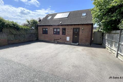 2 bedroom detached bungalow for sale, Hammondstreet Road, West Cheshunt