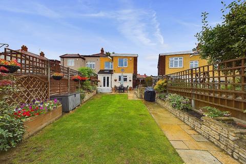 4 bedroom semi-detached house for sale, Cedar Avenue, Sidcup DA15