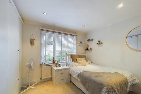 4 Cedar Avenue, Sidcup, DA15 8NL