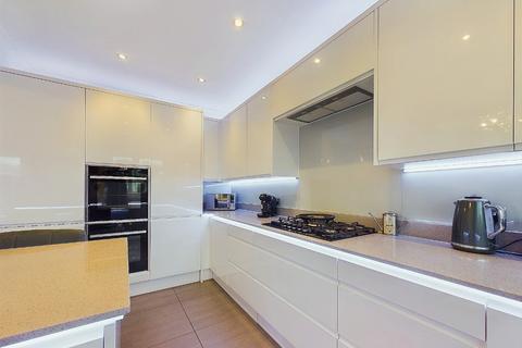 4 Cedar Avenue, Sidcup, DA15 8NL