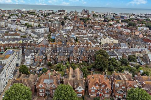 2 bedroom flat for sale, Old Orchard Road, Eastbourne, East Sussex