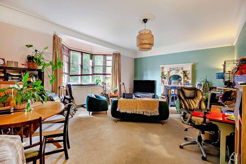 2 bedroom flat for sale, Old Orchard Road, Eastbourne, East Sussex