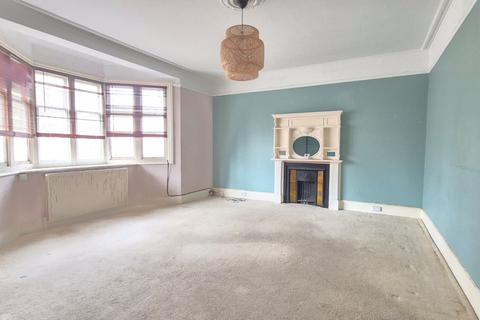 2 bedroom flat for sale, Old Orchard Road, Eastbourne, East Sussex