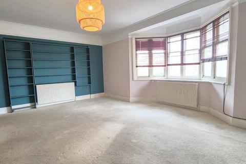 2 bedroom flat for sale, Old Orchard Road, Eastbourne, East Sussex