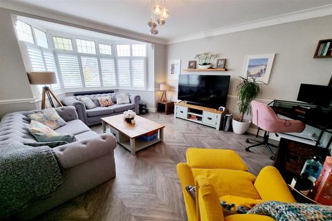 3 bedroom house for sale, Gloucester Gardens, Cockfosters, EN4