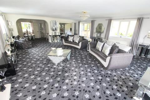 4 bedroom detached house for sale, Hall Farm Crescent, Leicester LE9