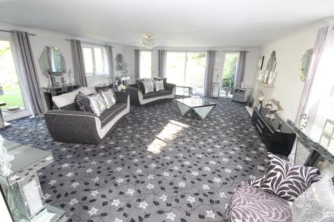 4 bedroom detached house for sale, Hall Farm Crescent, Leicester LE9