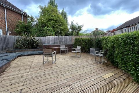 4 bedroom semi-detached house to rent, Alwyn Gardens, London