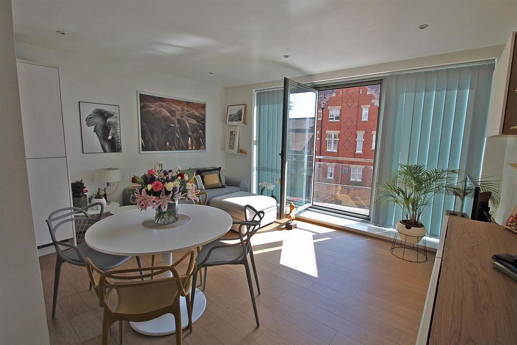 Living room i.JPG