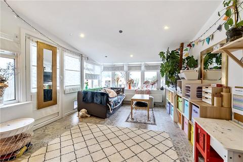 4 bedroom terraced house for sale, Billet Road, London