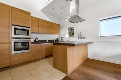 2 bedroom penthouse to rent, Great West Road Hammersmith W6