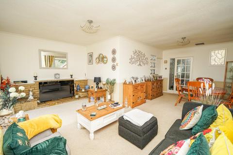 4 bedroom detached bungalow for sale, Alwins Field, Linslade, Leighton Buzzard