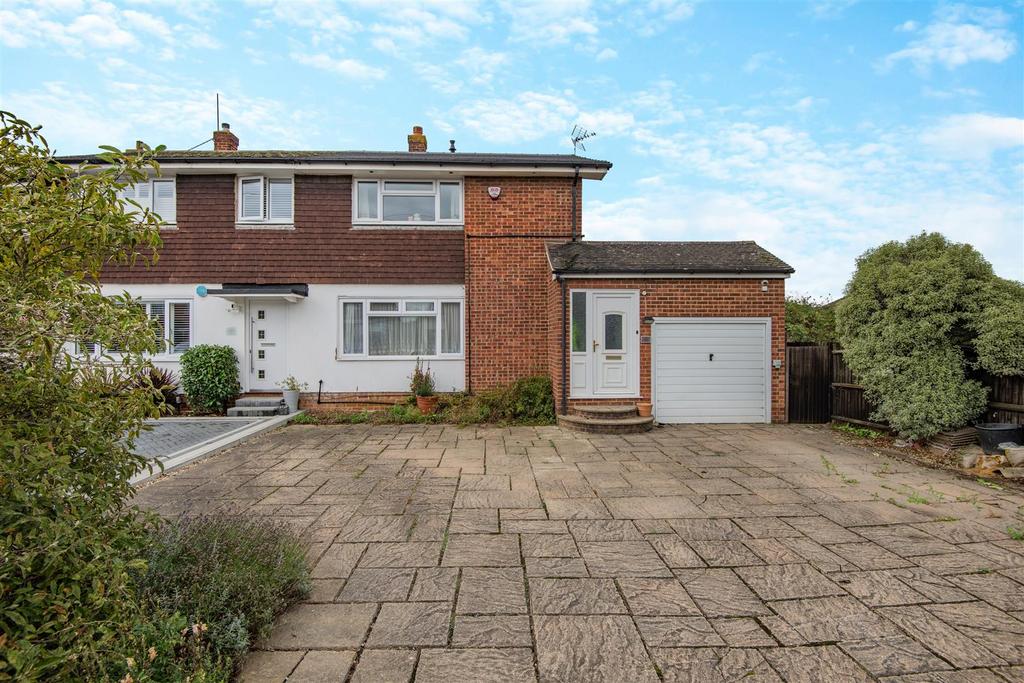 Plover Road, Larkfield 3 bed end of terrace house for sale £400,000
