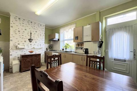 3 bedroom terraced house for sale, Stoodley Terrace, Halifax HX2