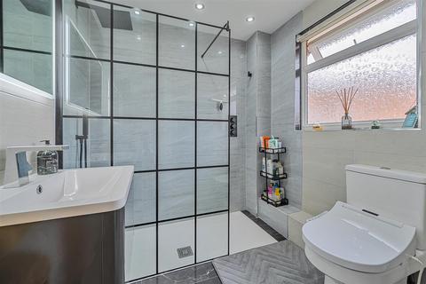 6 Shepherds Close, Orpington, BR6 9UB