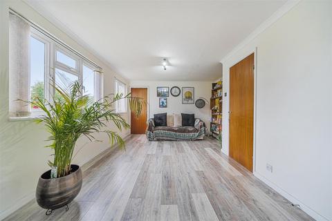 6 Shepherds Close, Orpington, BR6 9UB
