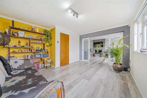 6 Shepherds Close, Orpington, BR6 9UB
