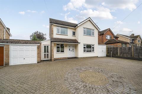 3 bedroom detached house for sale, Hall Lane, Yateley GU46