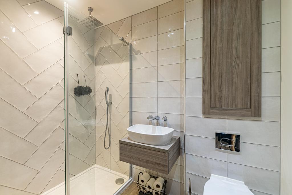 Bedroom 1 Ensuite