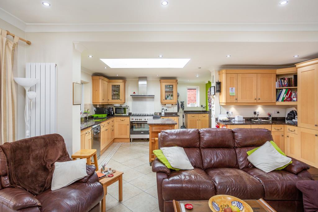 Kitchen/diner/family room b