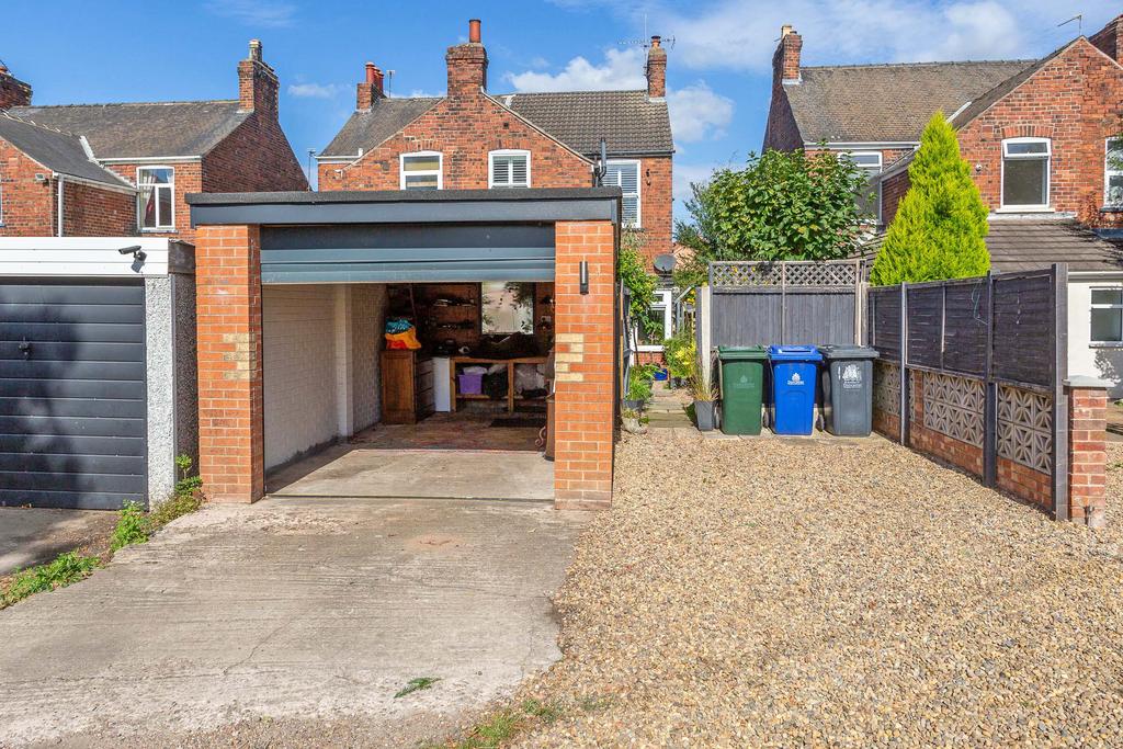 Garage/driveway a