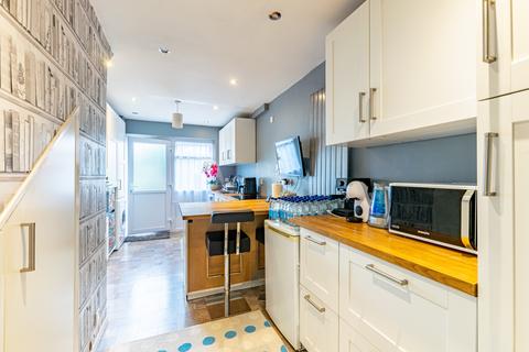 3 bedroom end of terrace house for sale, Leeds LS10